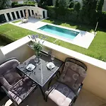 One Bedroom Bonsai With Shared Pool Lejlighed