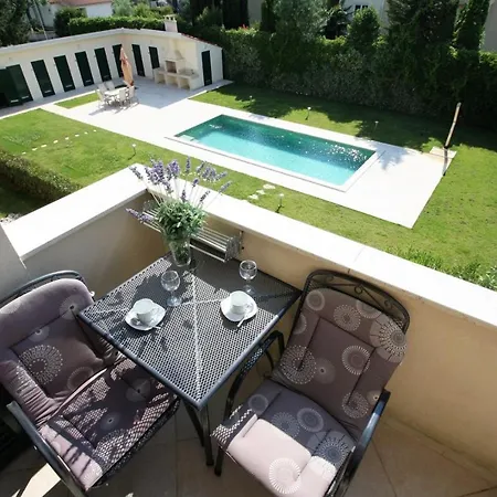 One Bedroom Bonsai With Shared Pool Apartment